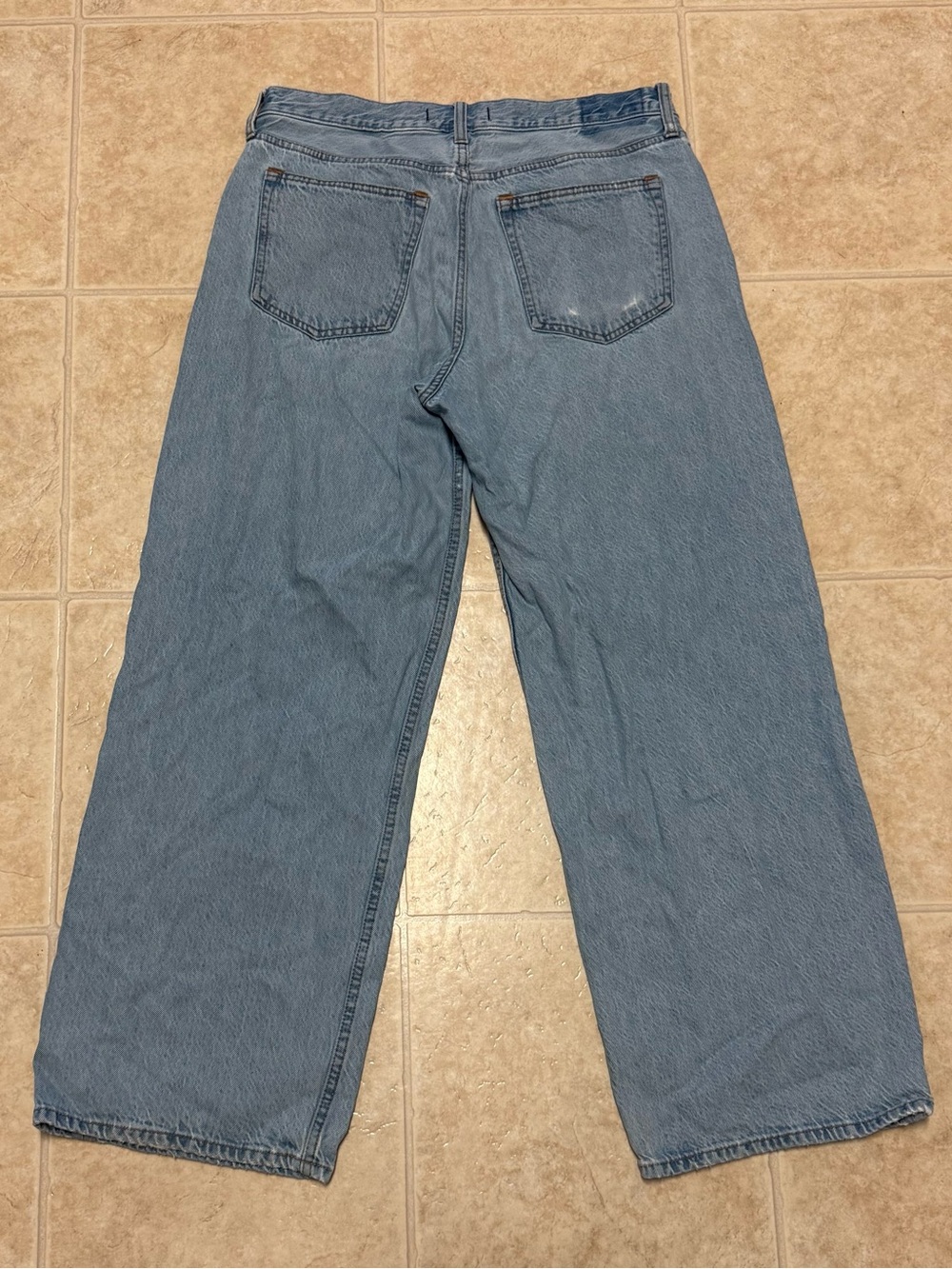 Abercrombie & Fitch Curve Love The Ultra Loose Low Rise Jeans Size 29 Light Wash - Picture 3 of 4